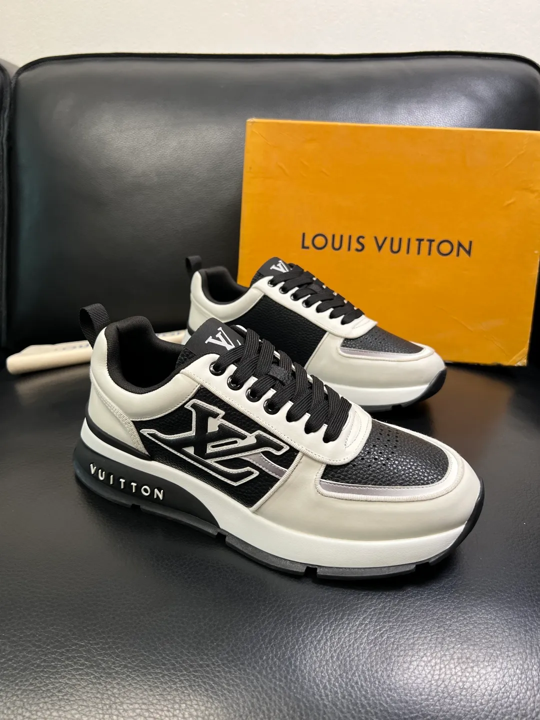 Men's shoes 💰 780 Lv High quality top crafts Louis Vuitton, sports sneakers counter synchronization, uppers imported from Italy, high-quality splicing with colorful and complex crafts, imported lambswool lining soft and comfortable, soles: original soles specially provided by the original factory, T men's shoes 💰U exclusive movable molded soles super comfortable, original and single goods, high quality, welcome to compare, code number 39-44 (customized 38 45)